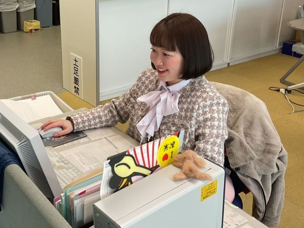 事務席から、現場で働く方々の一生懸命な姿と、上司の温かな人柄に支えられています。